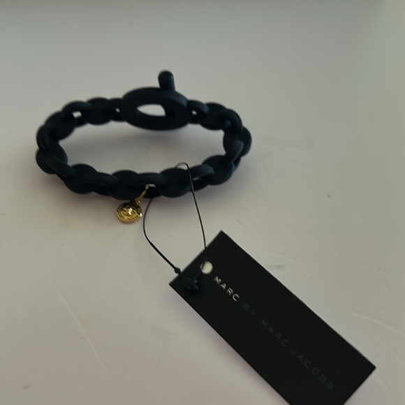 Marc By Marc Jacobs Macintosh BLAKC Turnlock Rubber Stretch Bracelet - NWT - Picture 9 of 12